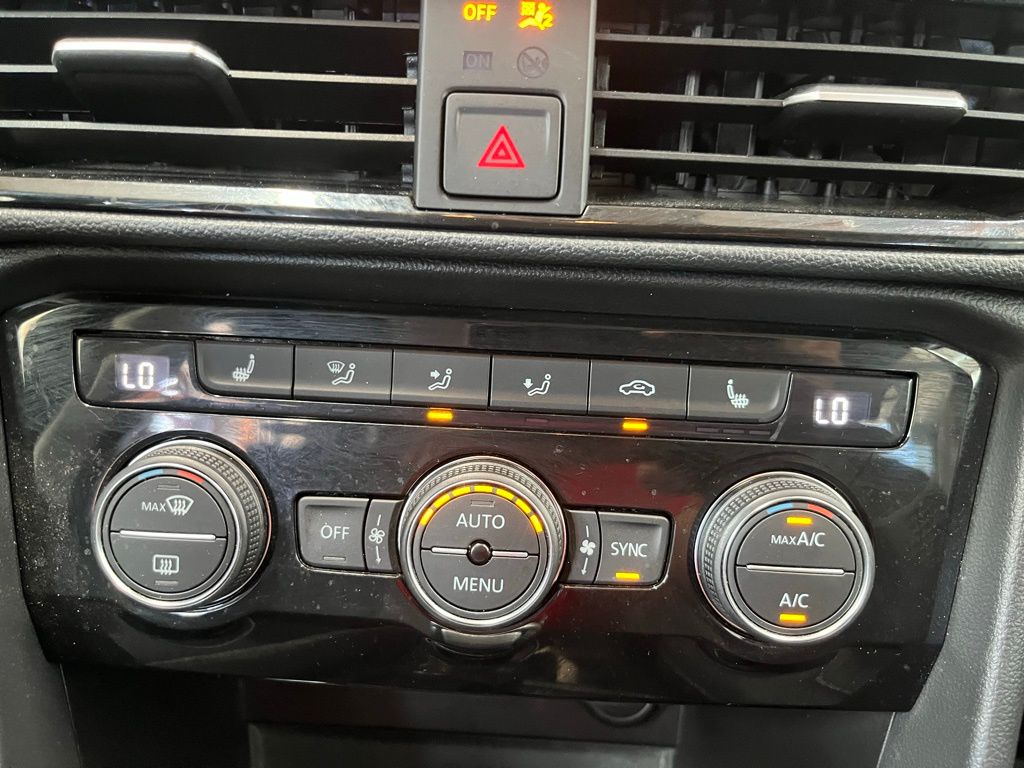 2024 Volkswagen Taos SE photo 16
