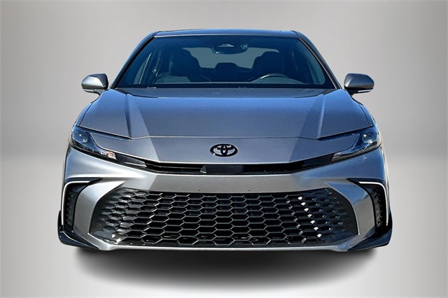 2025 Toyota Camry SE photo 3