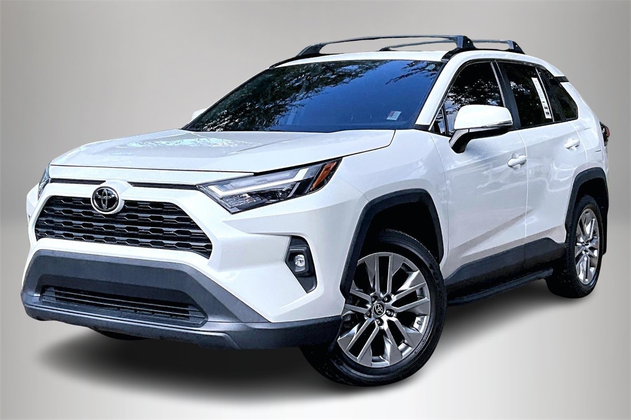 2022 Toyota RAV4 XLE Premium's photo