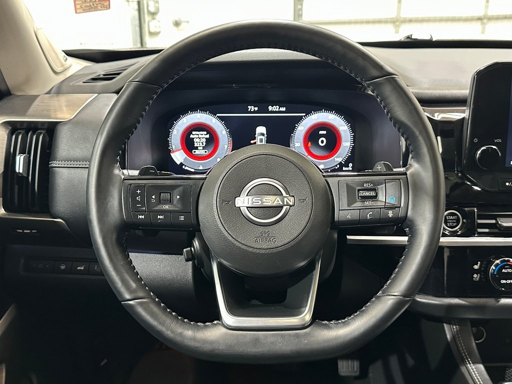 2023 Nissan Pathfinder Platinum photo 16