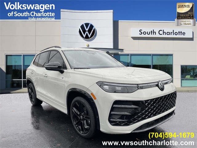 2026 Volkswagen Tiguan SE R-LINE BLACK's photo