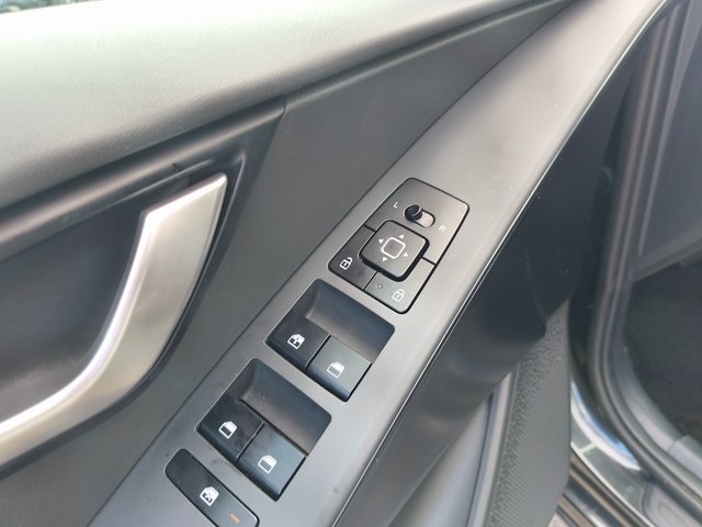 2024 Kia Niro LX photo 10