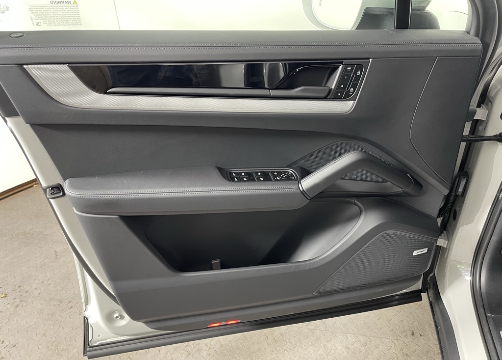 2025 Porsche Cayenne Coupe photo 22