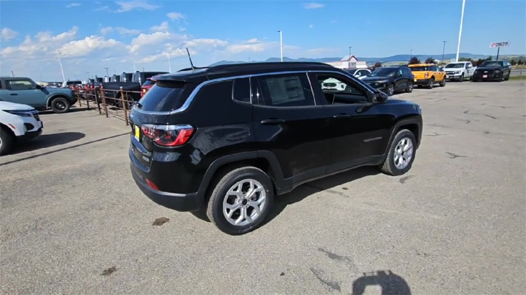 2025 Jeep Compass Latitude photo 8