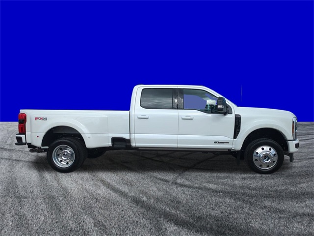 2026 Ford F-450 Platinum photo 3