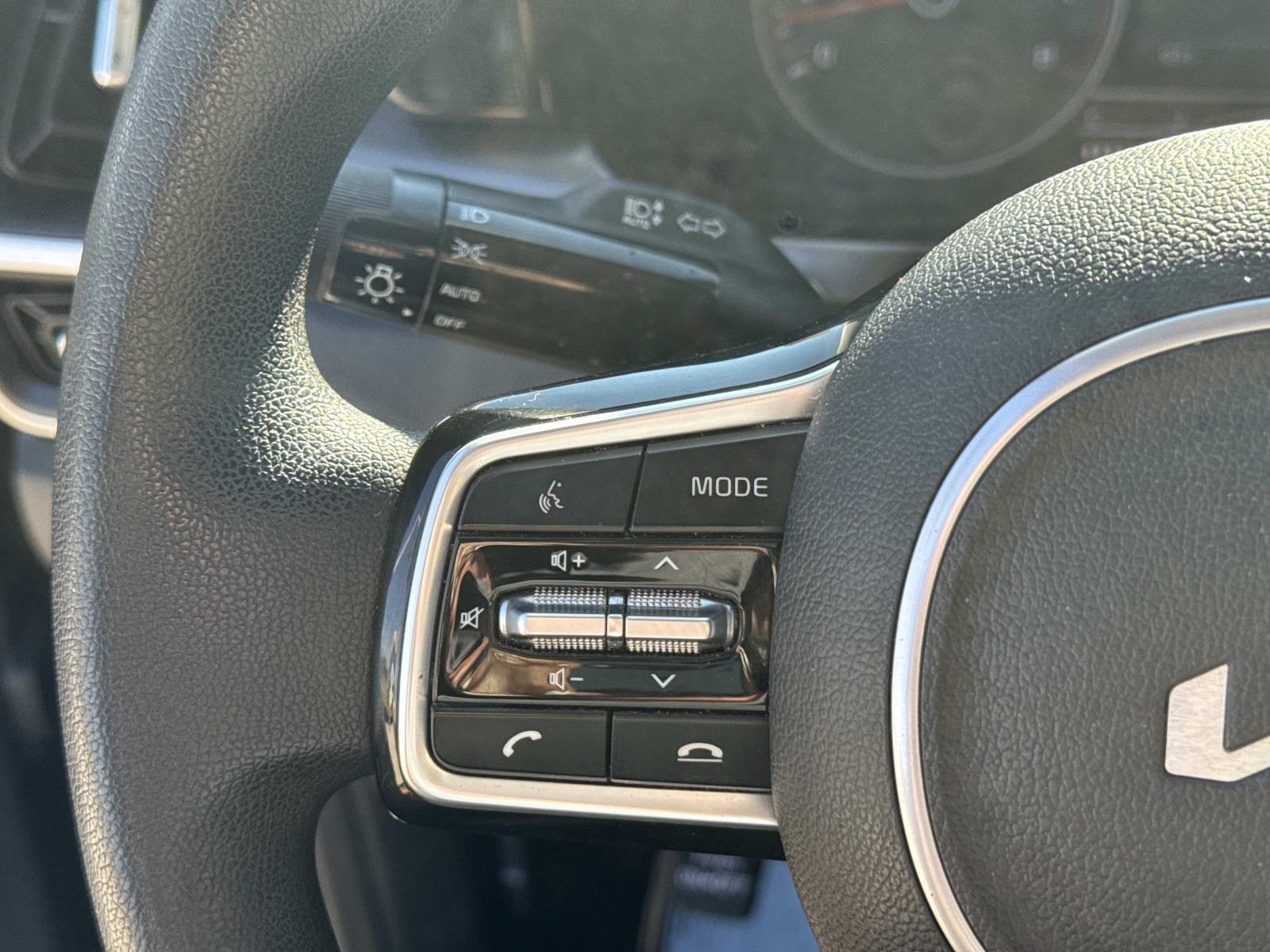 2023 Kia Sorento LX photo 20