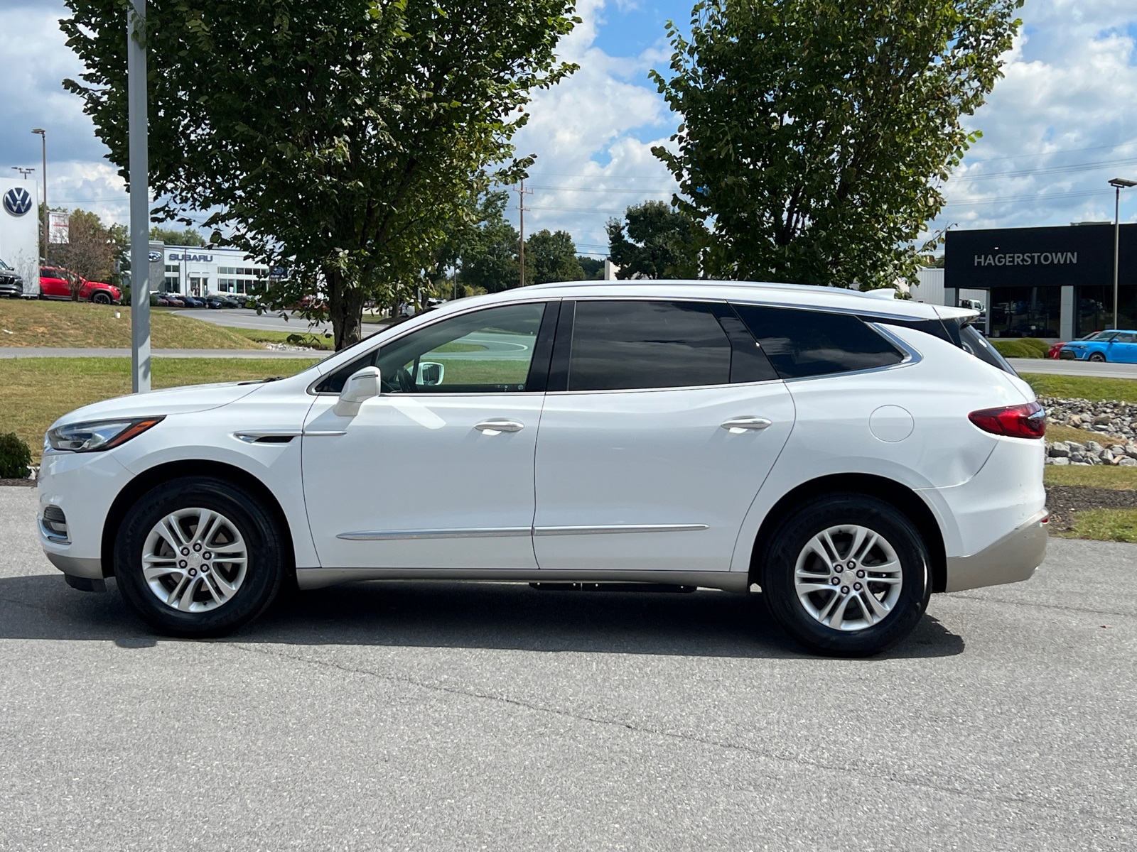 2020 Buick Enclave Essence photo 2
