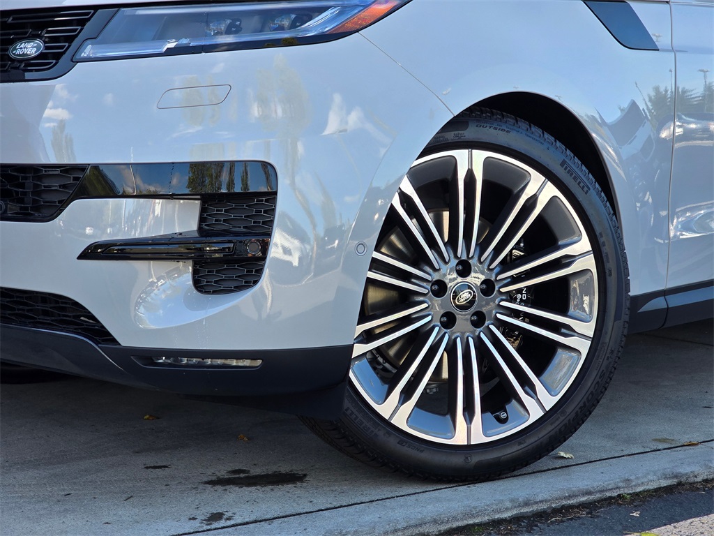 2025 Land Rover Range Rover Sport SE photo 2