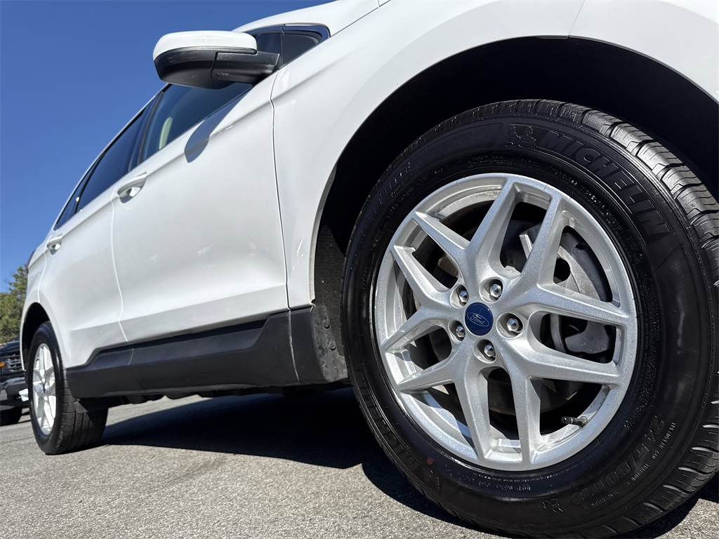2022 Ford Edge SEL photo 18