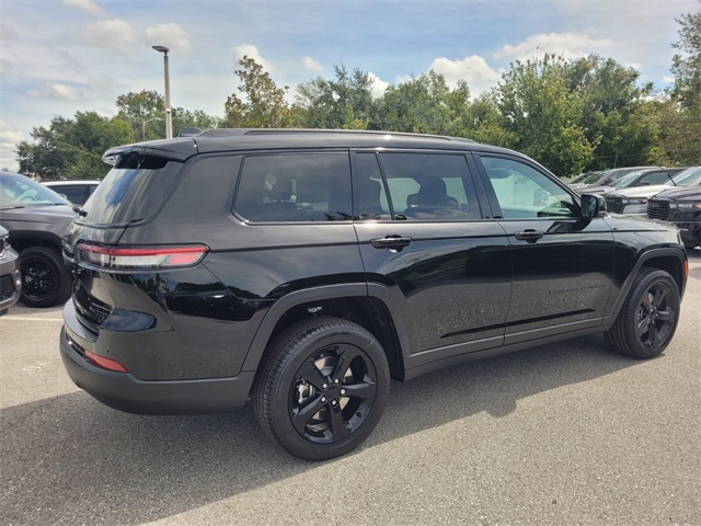 2025 Jeep Grand Cherokee Limited photo 4
