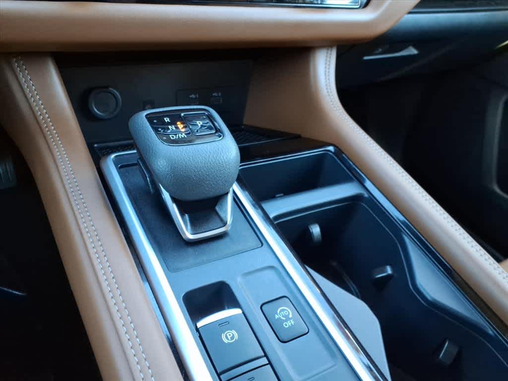 2025 Nissan Pathfinder Platinum photo 16