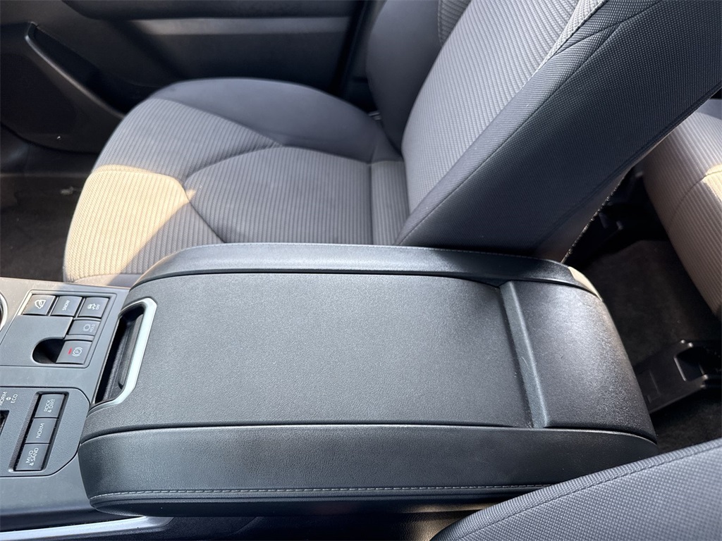 2024 Toyota Highlander LE photo 18