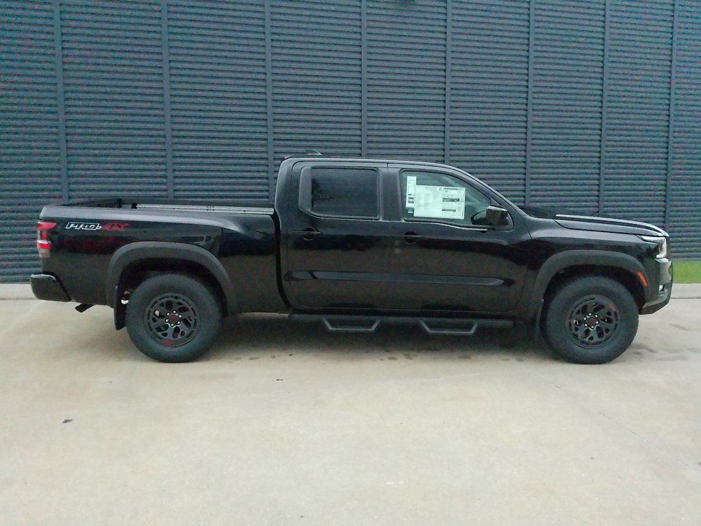 2026 Nissan Frontier Crew Cab PRO-4X photo 2