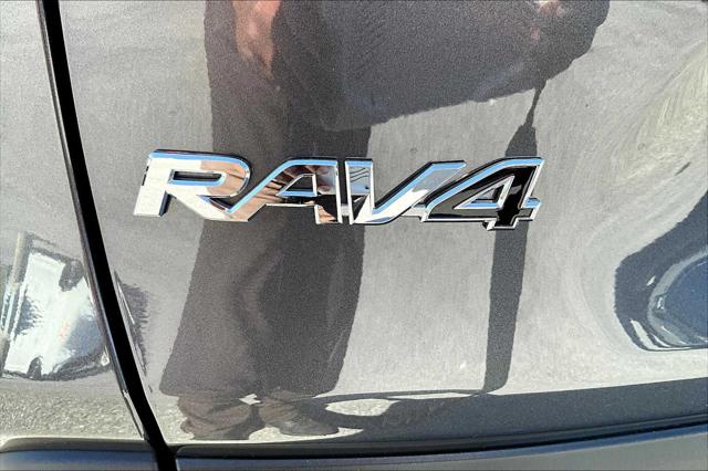 2025 Toyota RAV4 Hybrid XLE Premium photo 30