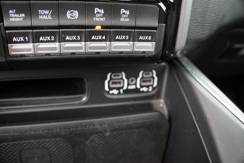2024 Ram 3500 Laramie photo 31
