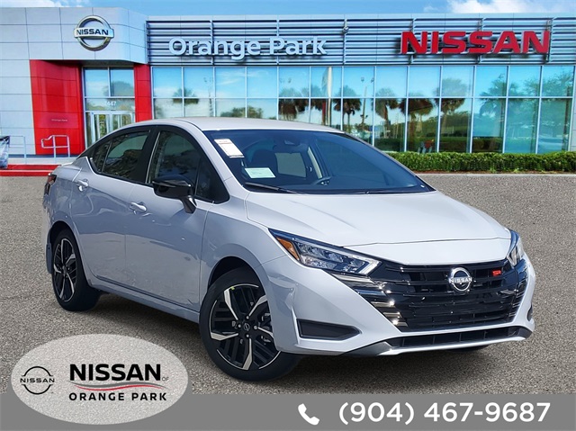 2025 Nissan Versa SR's photo