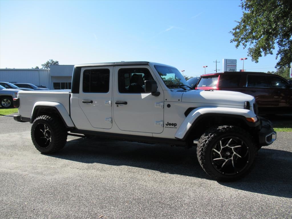 2024 Jeep Gladiator Sport photo 2