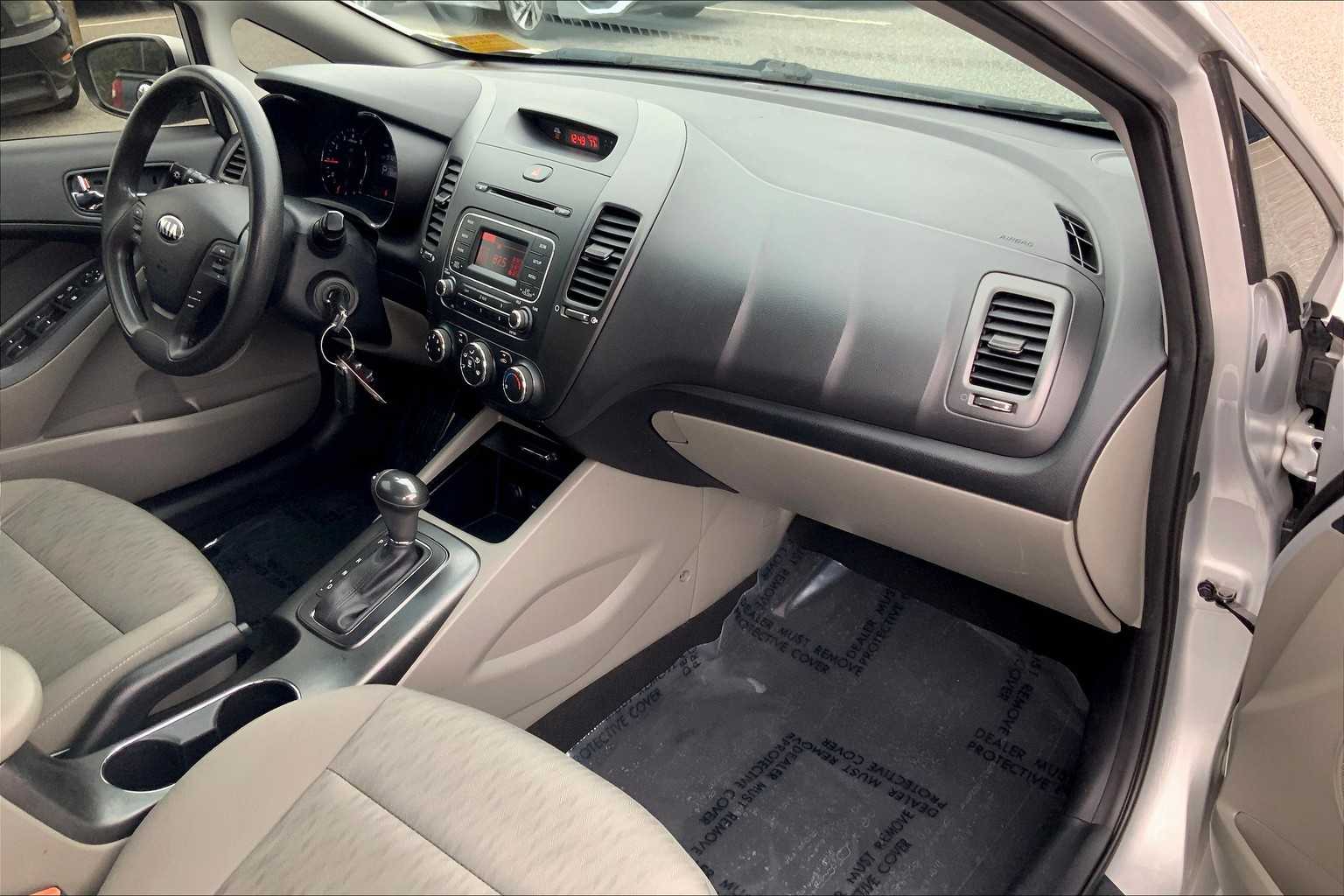 2016 Kia Forte LX photo 16