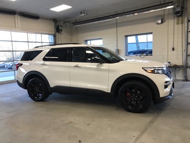 2024 Ford Explorer ST photo 2