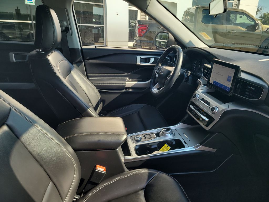 2022 Ford Explorer XLT photo 27