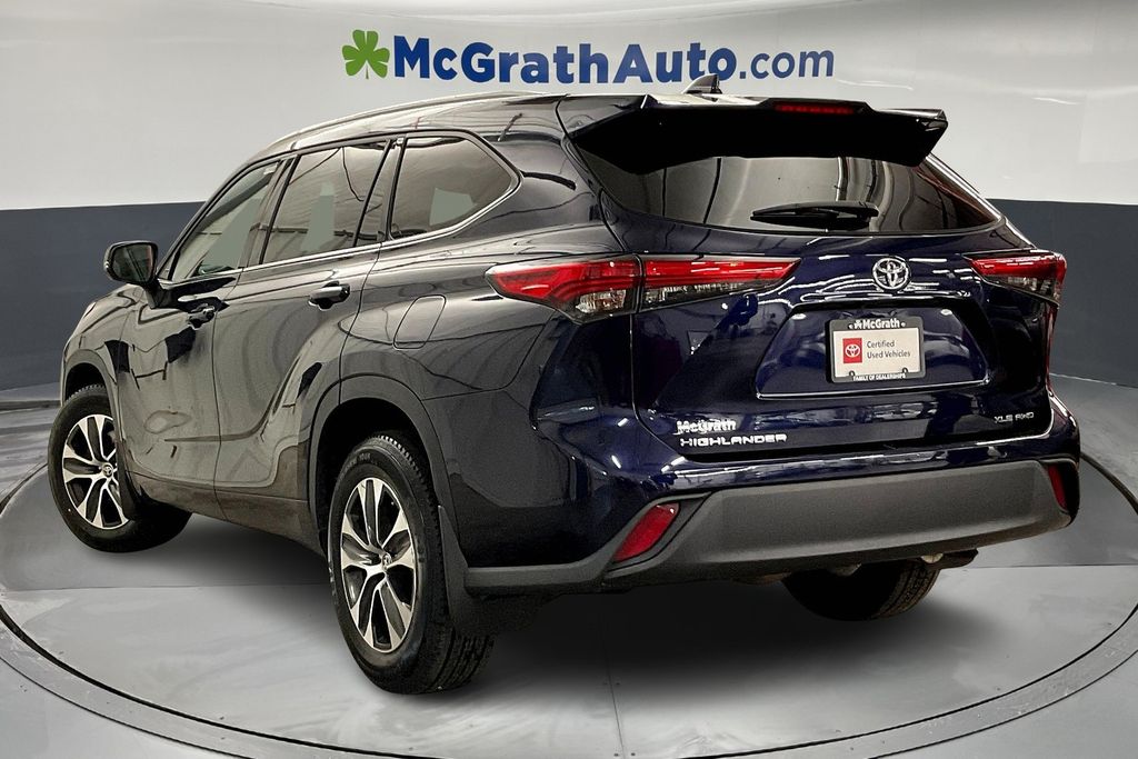 2022 Toyota Highlander XLE photo 3