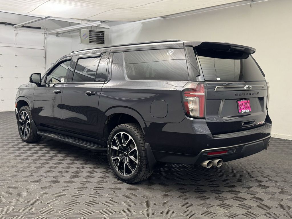 2022 Chevrolet Suburban 1500 RST photo 3