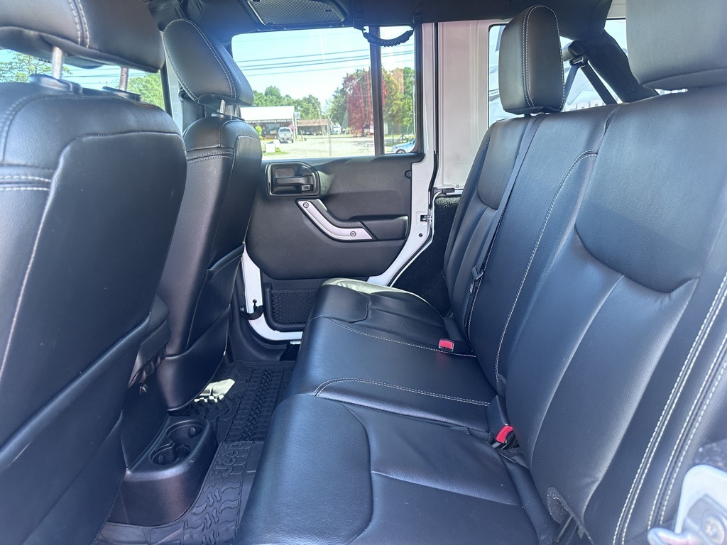 2018 Jeep Wrangler Unlimited Sahara photo 2