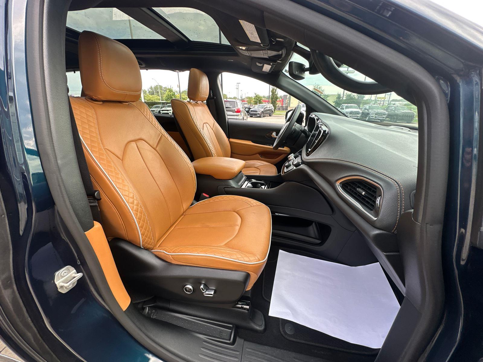 2023 Chrysler Pacifica Hybrid Pinnacle photo 40