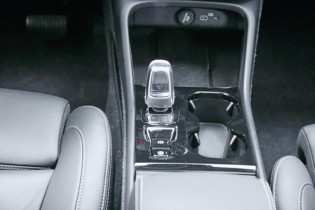 2026 VOLVO XC40 - Image 31