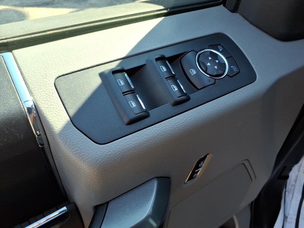 2015 Ford F-150 XLT photo 12
