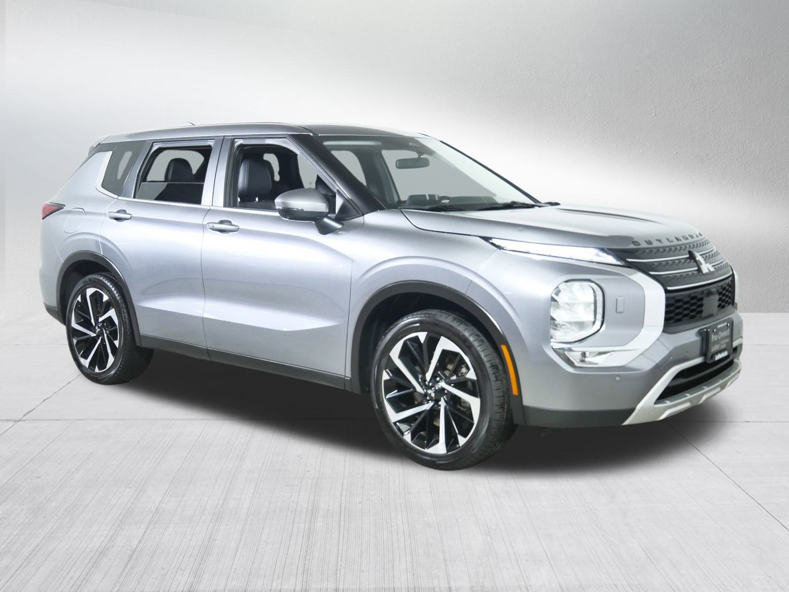 2022 Mitsubishi Outlander SE's photo