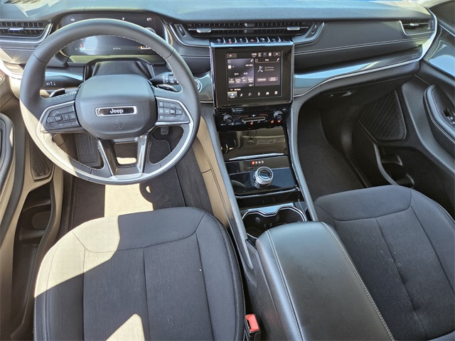 2023 Jeep Grand Cherokee Laredo photo 8