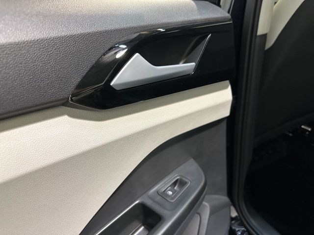 2025 Volkswagen Taos S photo 25