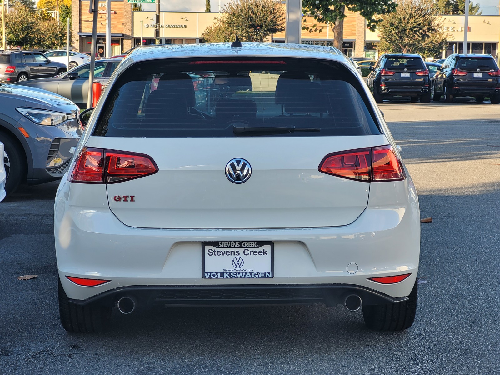 2017 Volkswagen Golf GTI SE photo 3