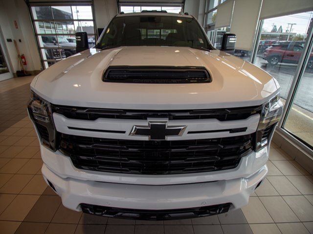 2024 Chevrolet Silverado 2500HD LTZ photo 3