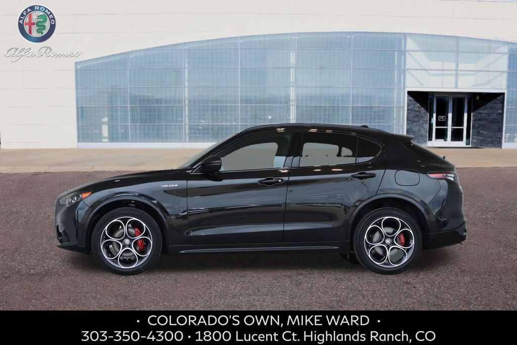 2025 Alfa Romeo Stelvio Sprint Base photo 2