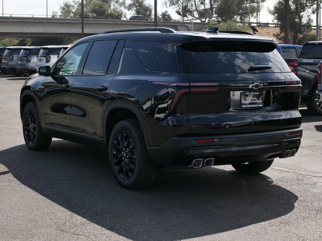 2026 Chevrolet Traverse photo 2