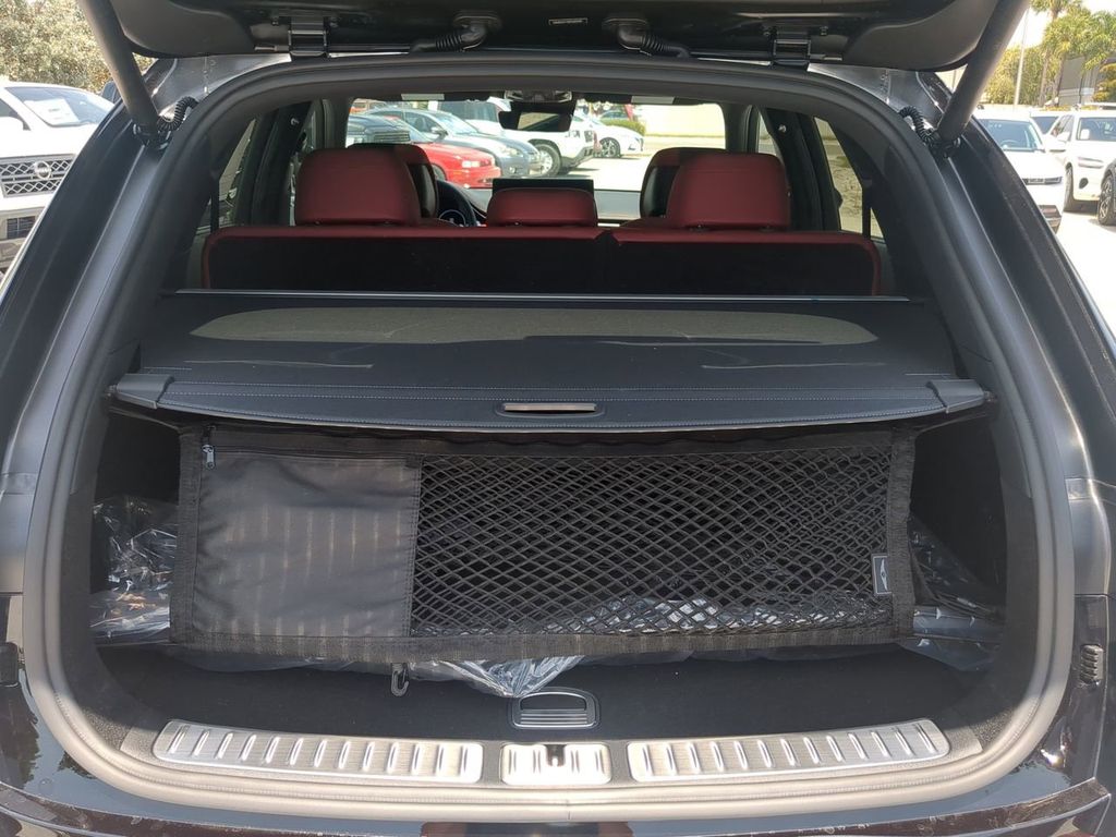 2025 Genesis GV70 2.5T Sport Prestige photo 12