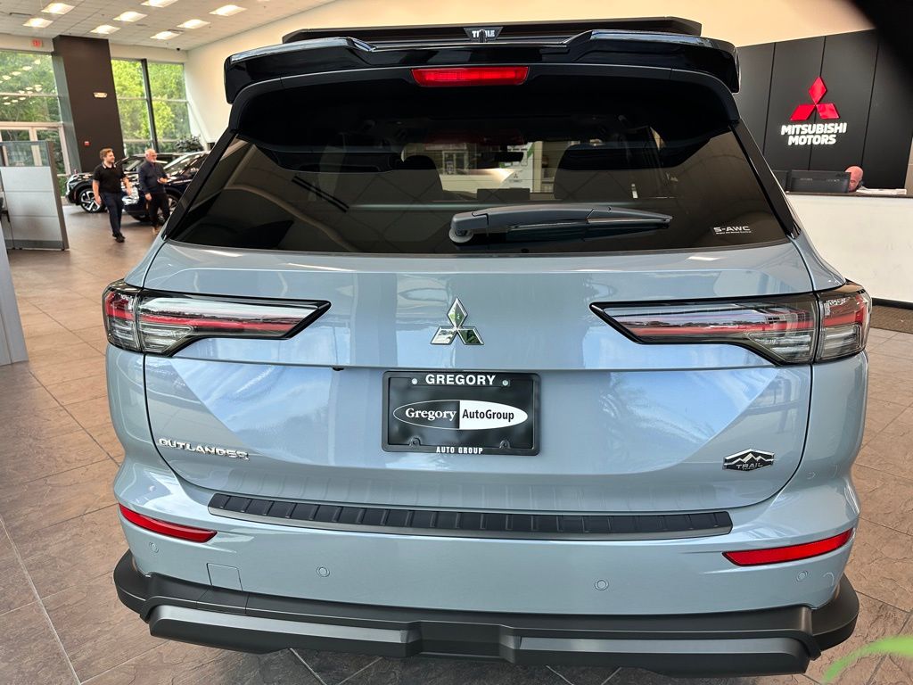 2025 Mitsubishi Outlander SE Ralliart photo 6