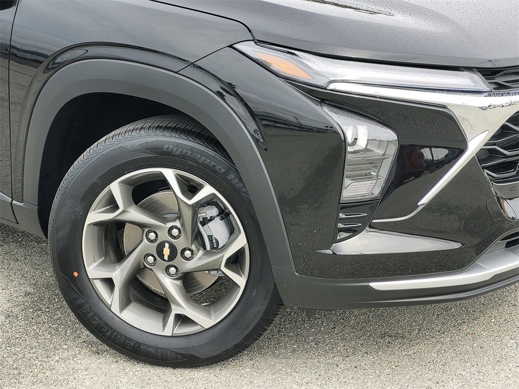 2026 Chevrolet Trax LT photo 2