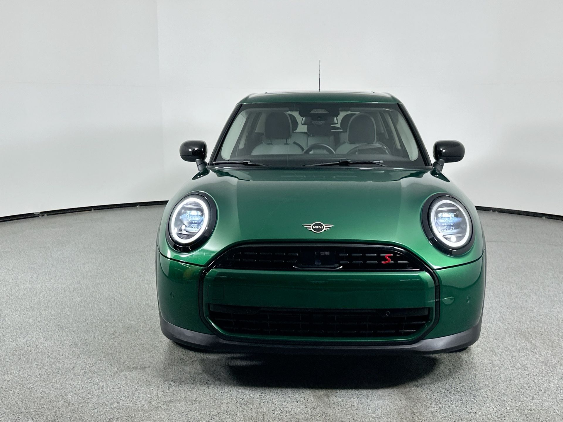 2025 Mini Cooper S Hardtop 4 Door photo 2