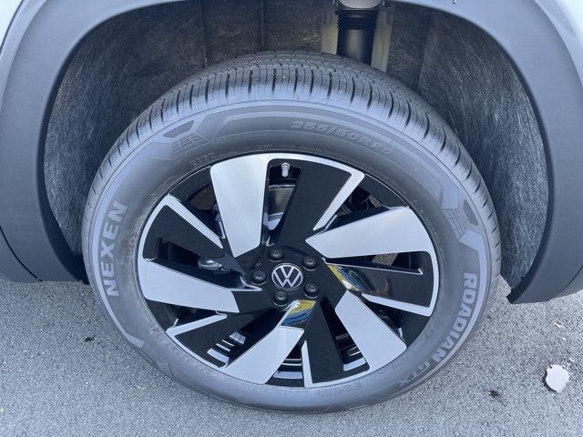 2026 Volkswagen Atlas Cross Sport SEL photo 11
