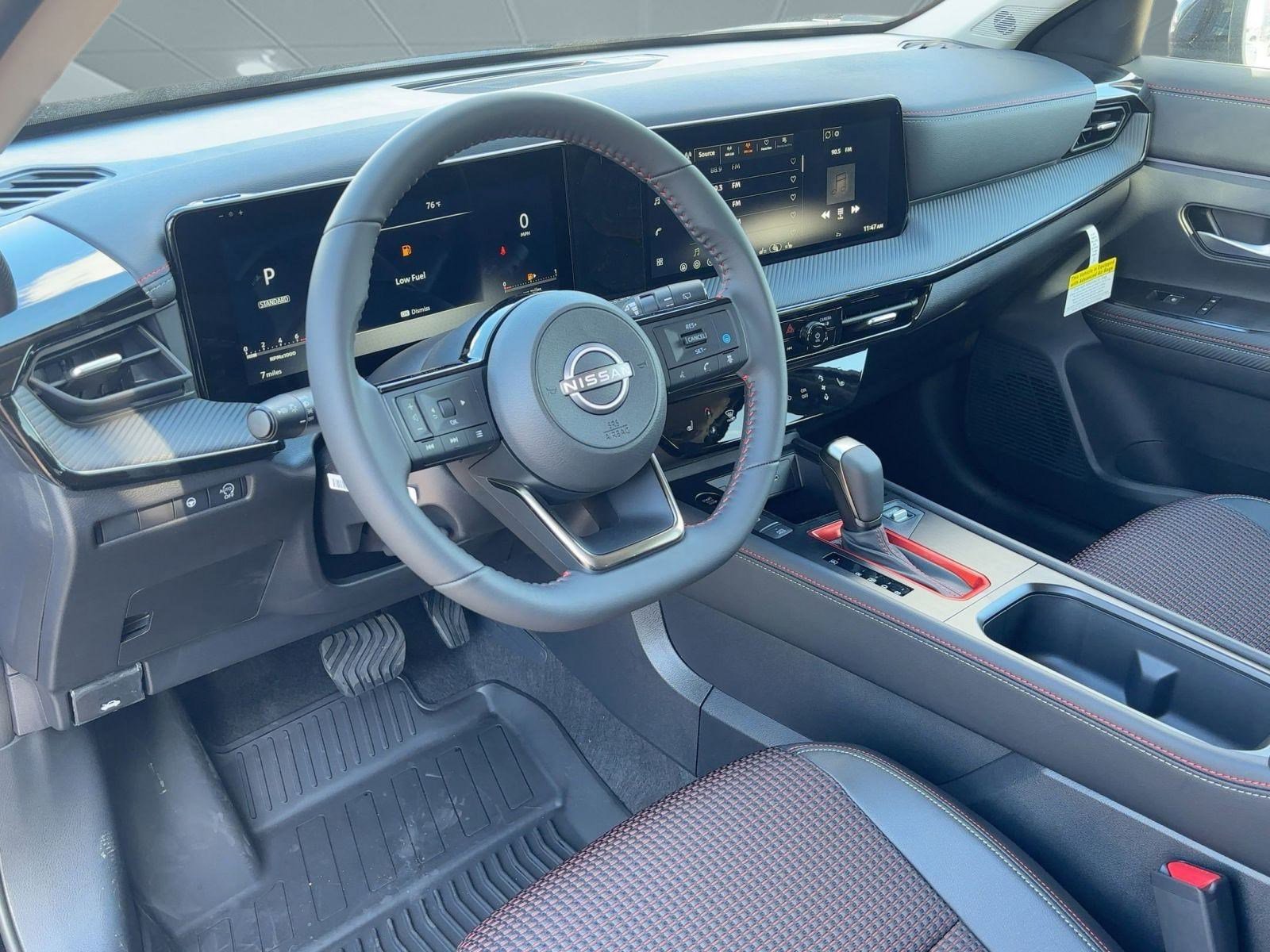 2026 Nissan Kicks SR photo 4