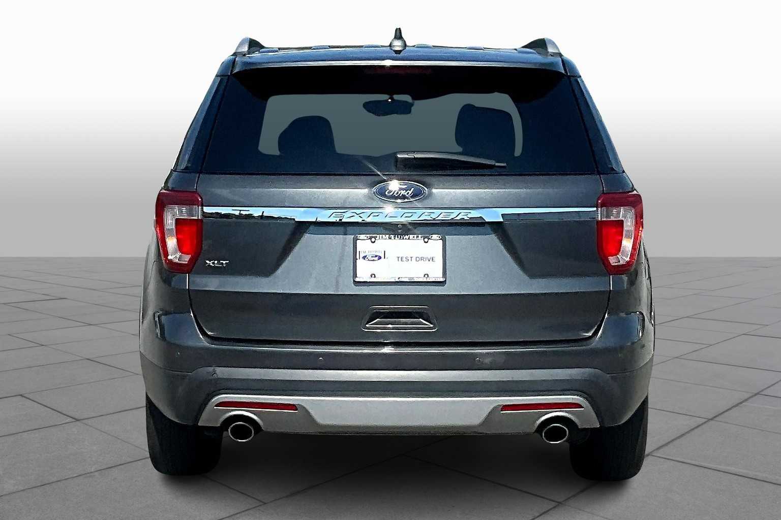 2017 Ford Explorer XLT photo 4