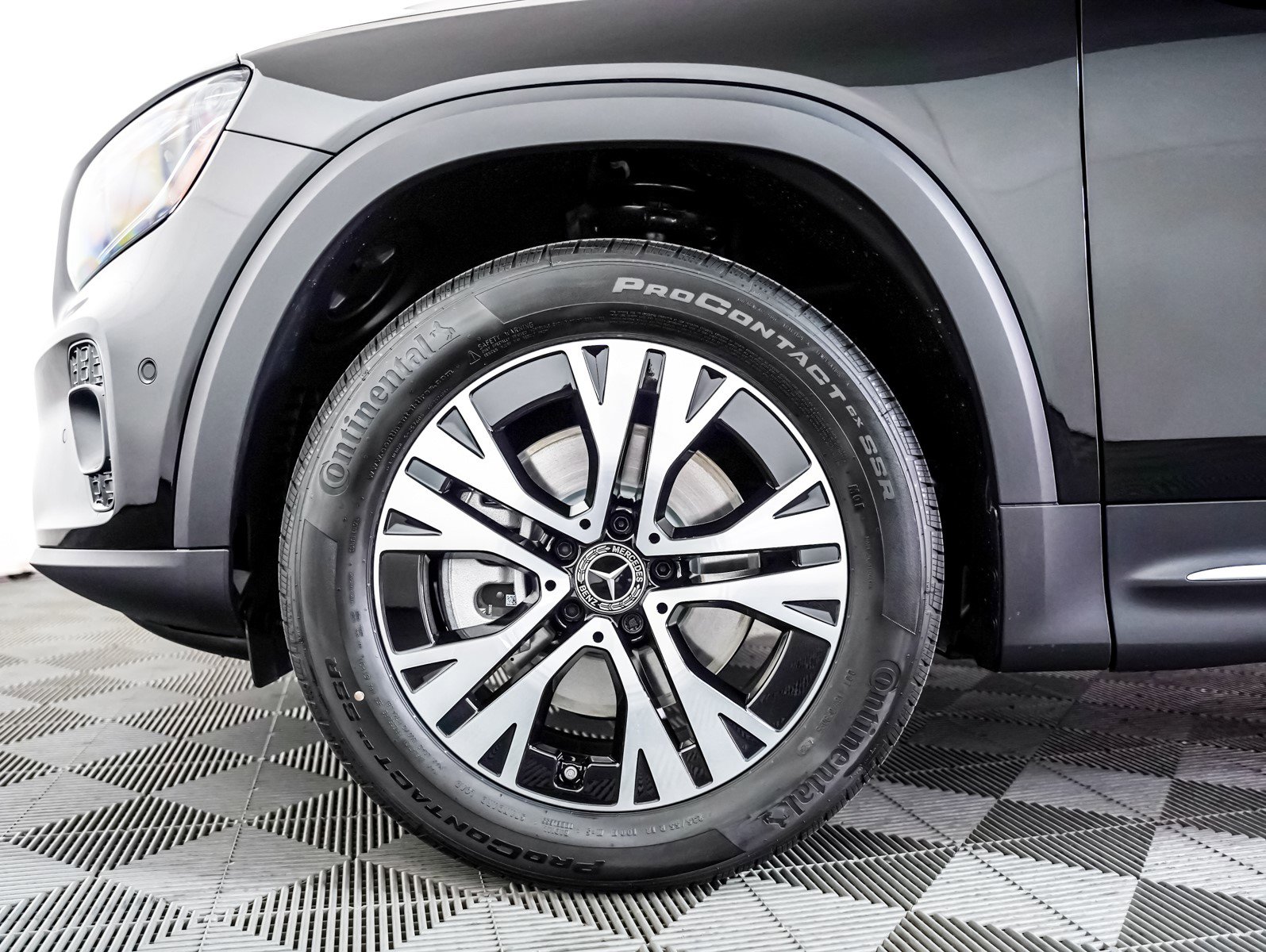 2025 Mercedes Benz GLB 250 4MATIC photo 4