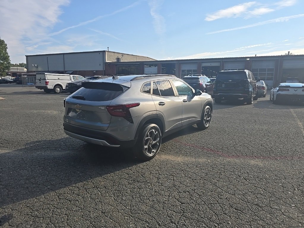 2024 Chevrolet Trax LT photo 5