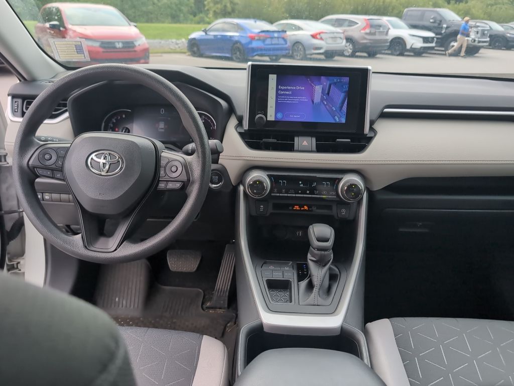 2023 Toyota RAV4 XLE photo 13