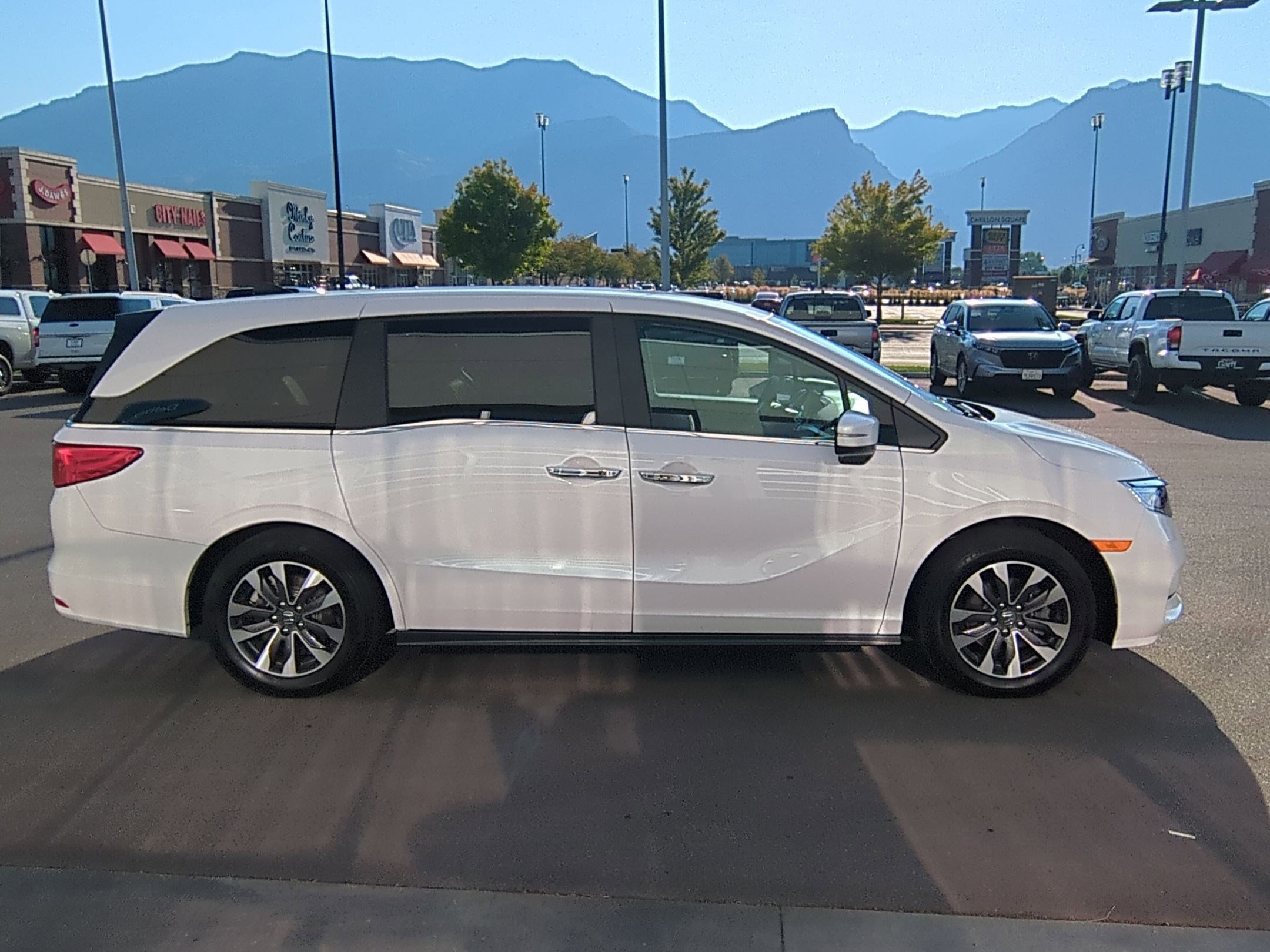 2024 Honda Odyssey EX-L photo 2