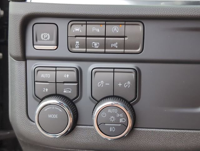 2025 Chevrolet Suburban Premier photo 21