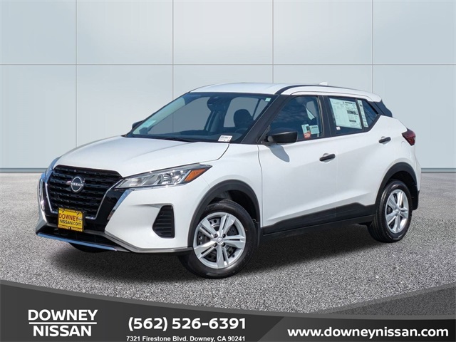 2025 Nissan KICKS PLAY Base's photo